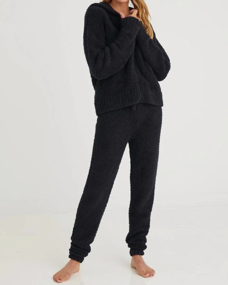 Front of a model wearing a size L Sweater Jogger Pants in Black in Black by Bella Dahl. | dia_product_style_image_id:339797